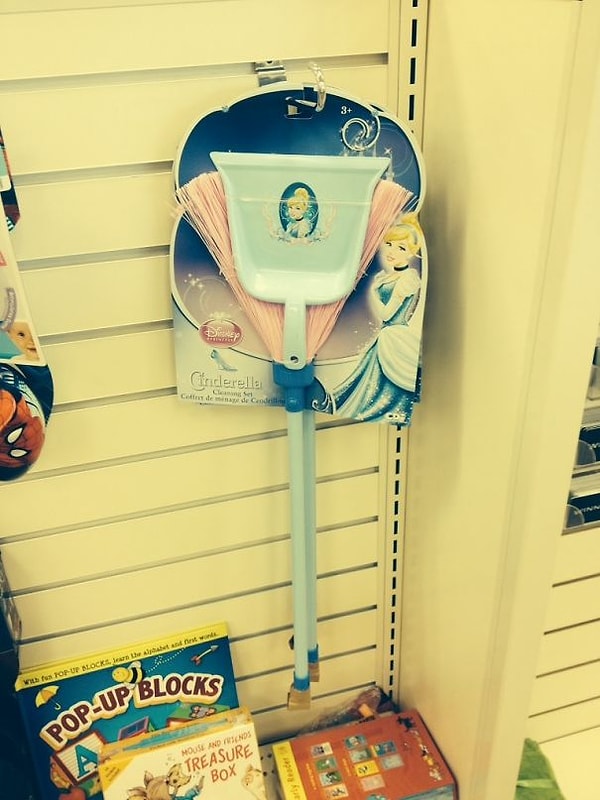 19. И напоследок этот ироничный набор для уборки