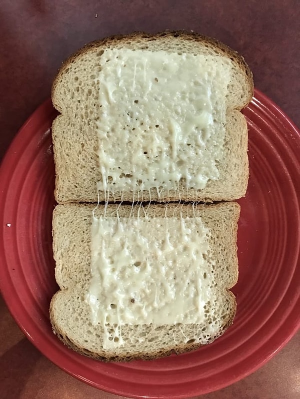 6. Не слишком удачная попытка запечь сыр на гриле: