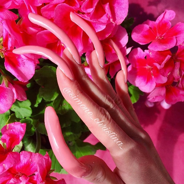 11. Она не планирует в ближайшее время их подстригать, но так же не собирается оставлять их в таком виде навсегда.