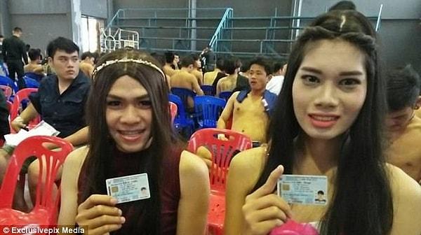 Tayland'daki bu trans kadınlar için zor ve utanç verici bir durum olması LGBTİ çevrelerinde protestolara da sebep oldu.