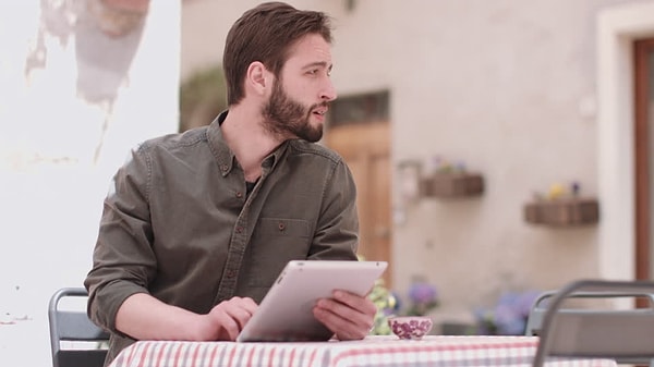 5. Она не приходит на свидания