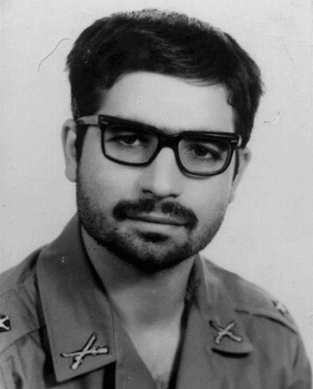 Президент Ирана Хасан Рухани в начале 70-х годов во время военной службы.