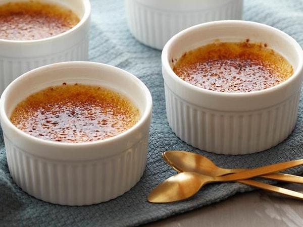 13. 1600'lerden beri yapılan efsaneleşmiş tatlı: Crème Brûlée