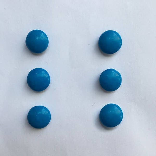 3. А что насчёт этих голубых драже?