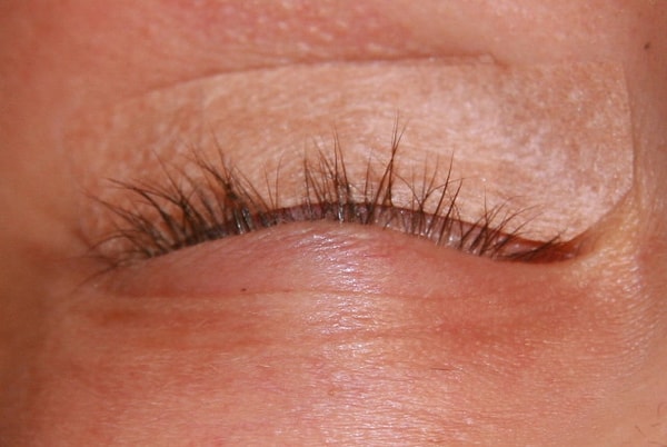 14. Вы рискуете остаться и вовсе без ресниц!