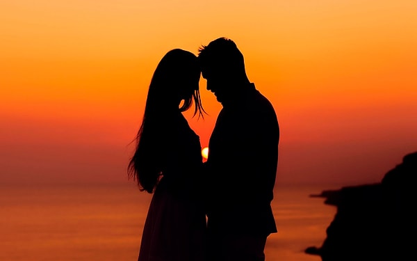 10. Попытайтесь понять, ЧТО заставляет вашего партнёра влюбляться в вас ещё больше и делайте это