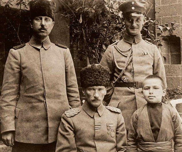 Mustafa Kemal Paşa ilk zamanlarda hükumette görev alarak siyasi bir mücadele içerisine girmek düşüncesindeydi.