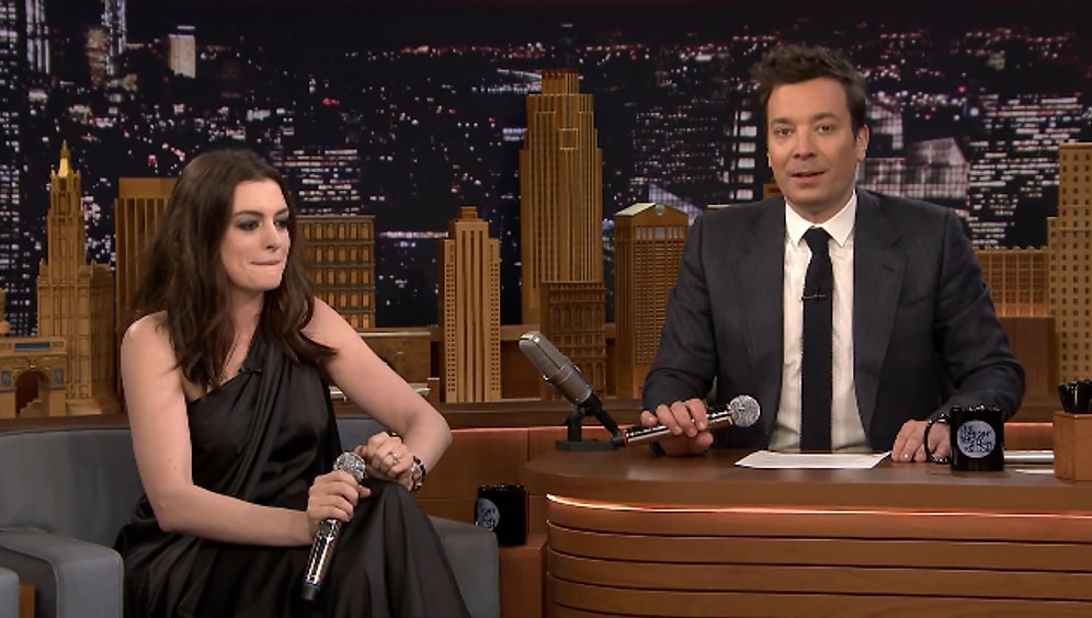 Anne Hathaway ve Jimmey Fallon Şarkıları Google Translate Çevirisiyle Yeniden Yorumladı