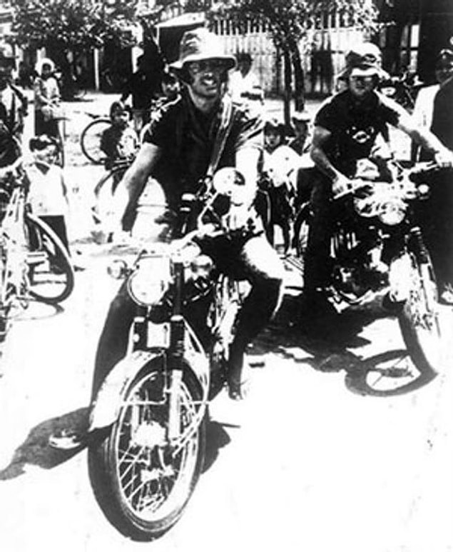9. Foto muhabiri Sean Flynn ve Dana Stone'un Komünist gerillalar tarafından ele geçirildikleri gün çekilen son fotoğrafı, 6 Nisan 1970.