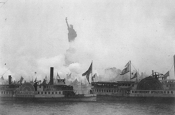 14. Özgürlük Anıtı'nın açılışı, New York Limanı, 28 Ekim 1886.