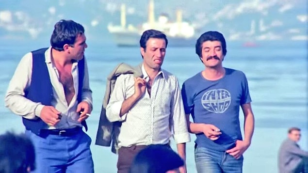 Tam adı Osman Bülent Kayabaş olan usta oyuncu 1970 yapımı 'Kara Leke' ile beyazperdeye adım attı. Ve bu tarihten sonra yüzlerce yapımda rol aldı.