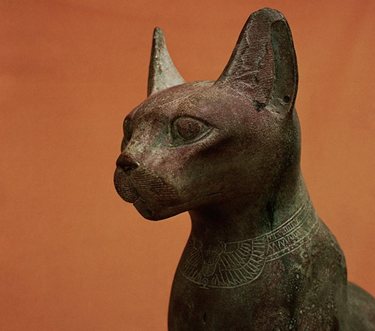 Музыка египта для кошек. Британский музей музей богиня Бастет. Древний Египет анималистическая скульптура. Статуи сфинксов Каирский музей. Статуя Баст.