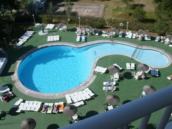 1. Иногда, смотря на бассейн, вы думаете: "Что-то тут не так, но вот что?"