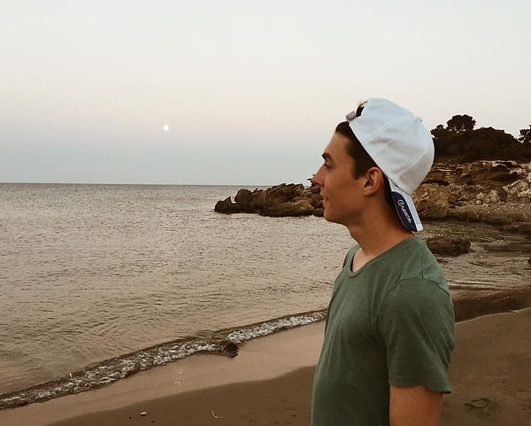 5. Отец парня – Владимир Толстой – является советником президента России по культуре и искусству.