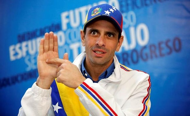 Hükümet karşıtlarının öfkesi, 7 Nisan'da muhalif lider Henrique Capriles'in kamu görevinden 15 yıl boyunca men edilmesiyle daha da arttı.
