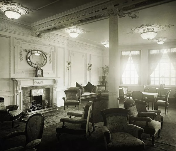 10. Читальный зал на верхнем променаде на Титанике.