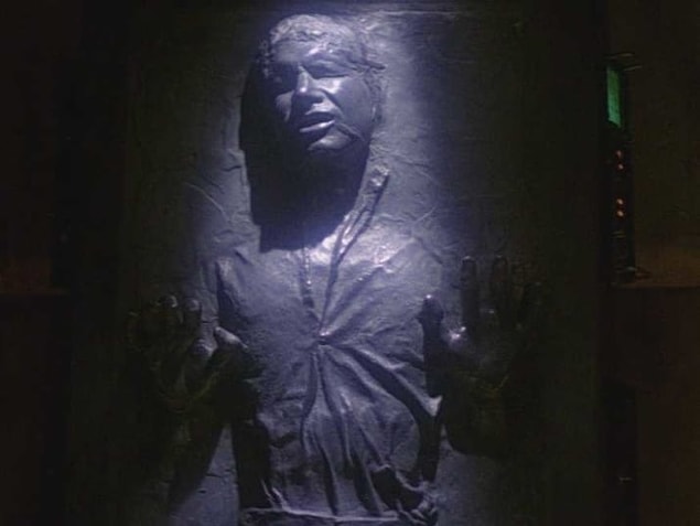 17. Han Solo, Harrison Ford yüzünden karbonitin içinde dondu.