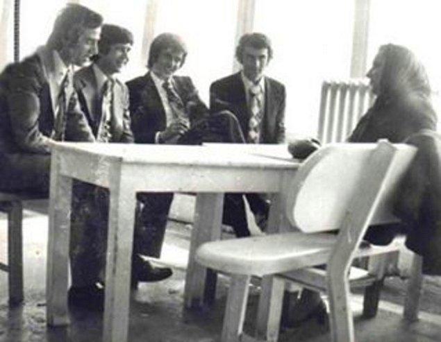 3. Kemal Sunal, Tarık Akan, Halit Akçatepe, Dilaver Gür ve Adile Naşit Hababam Sınıfı setinde (1975)