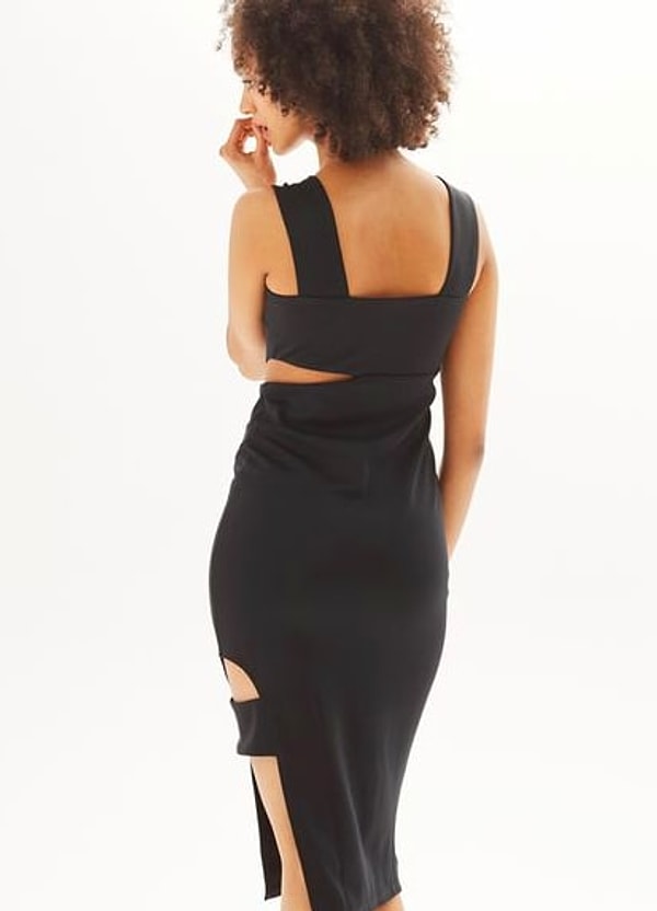 3. Либо же платье идеального цвета и кроя имеет сумасшедшие вырезы по самое "НЕ ХОЧУ"