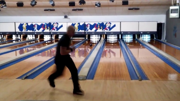 Yaklaşık 90 Saniyede 12 Strike Yapan Efsane Bowling Oyuncusu