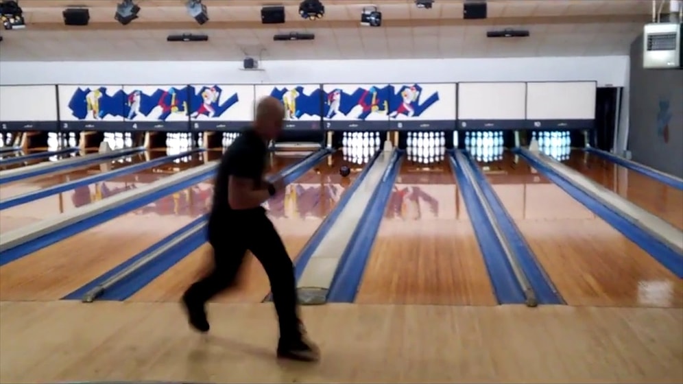 Yaklaşık 90 Saniyede 12 Strike Yapan Efsane Bowling Oyuncusu