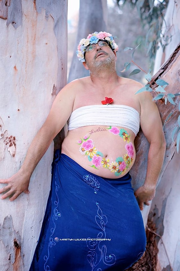 5. Мечтает о том, как однажды он поведет ее под венец