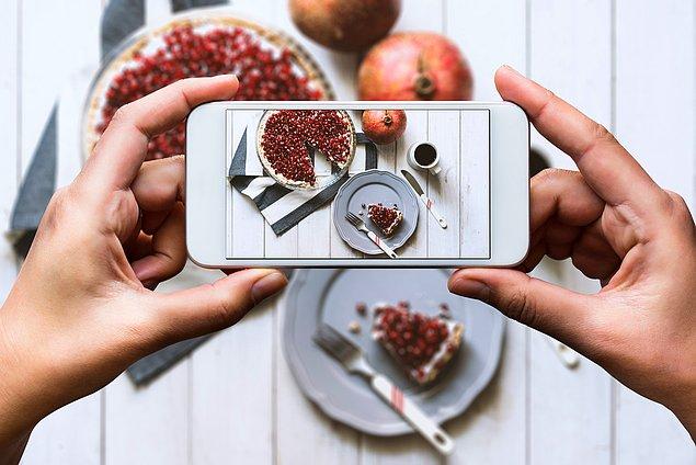 Günümüzde bildiğiniz üzere birçok insanda 'yediği yemeğin fotoğrafını Instagram'da paylaşmazsa ölecek' hastalığı var.
