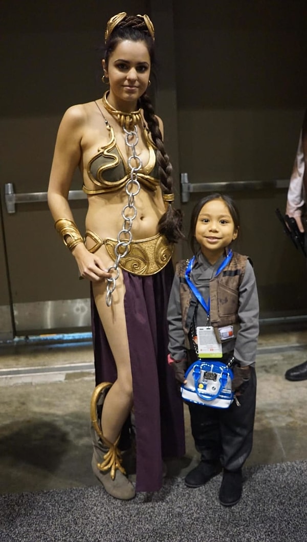 6. И, конечно же, в этот день маленькая Джин Эрсо встретила множество принцесс Лей.