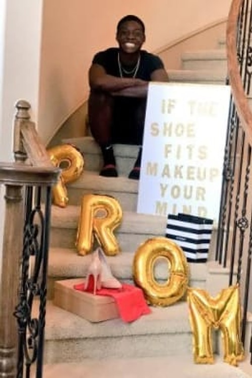 Кейтлан идет на выпускной с Луи - парнем из той же школы, но на год младше. Луи долго ломал голову над тем, как пригласить девушку, и нашел идеальный способ.