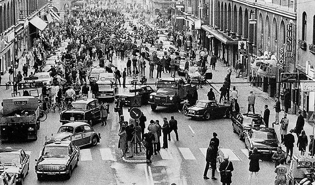 9. Sweden, the first morning after changing from lefthanded to righthanded traffic.  | 1967