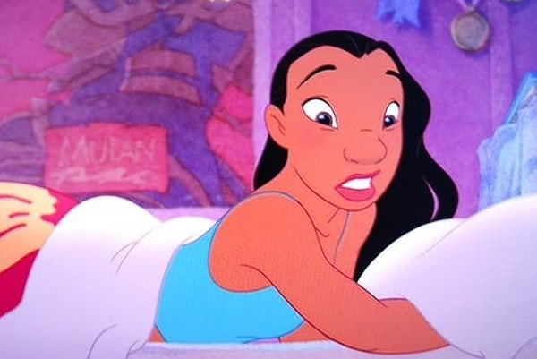 1. В комнате Нани из "Лило и Стич" висит постер "Мулан"