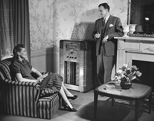 15. «Правило Номер Один. Его Преподобие Муж. Он назначен волею Бога на позицию главы семьи и женщины. Любое нарушение этого закона влечет за собой ошибку союза, упадок нравственности».