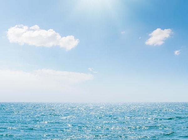 4. Bir bardak suda bulunan atomlar, dünya üzerindeki bütün okyanuslarda bulunan atomlardan daha fazla.