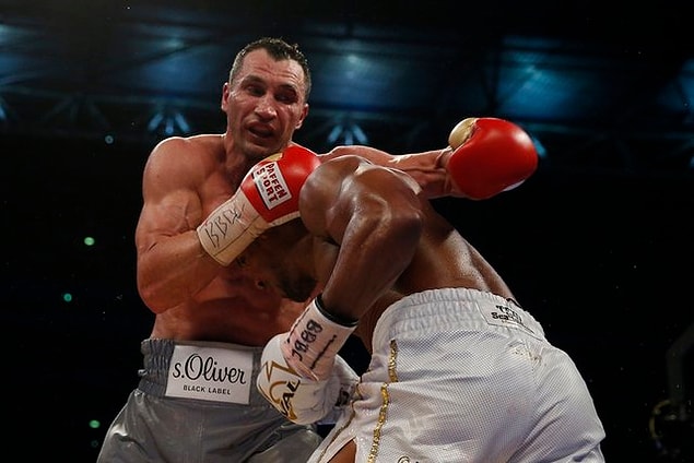 Anthony Joshua ile Wladimir Klitschko, yılın maçında IBF ve WBA kemerleri için karşı karşıya geldi.