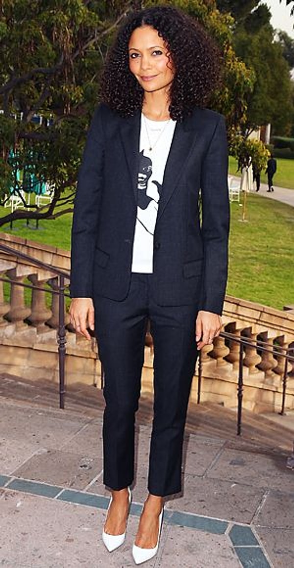 1. Хлопковая футболка с принтом + брючный костюм