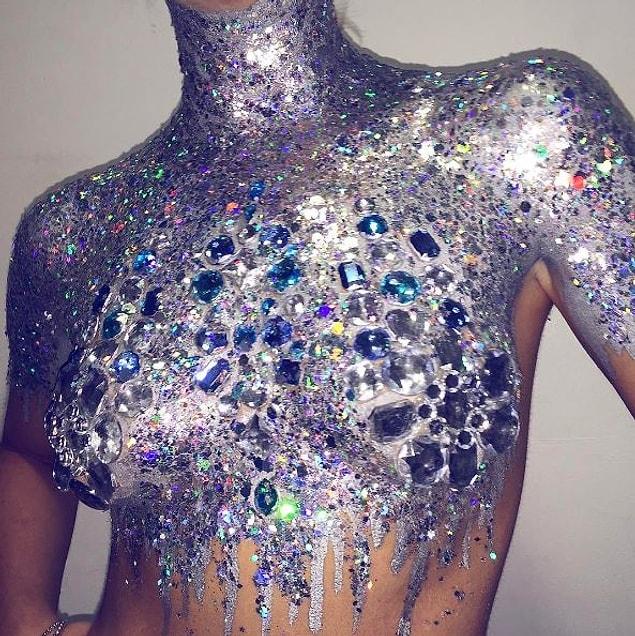 We’ve had glitter beards and bizarrely glittery butts, but it now seems like glitter tits are the thing of the future and the overall look is strangely hypnotic.