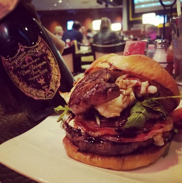 4. Ну а это Бургер "777" в "Burger Brasserie" (Лас-Вегас). Как вы думаете, сколько он стоит? Ну, разумеется, $777!