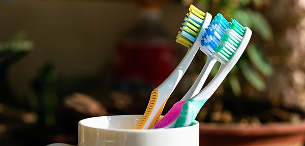 8. А что насчёт чужой зубной щётки в гостях?