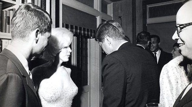 5. Ölümü üzerine yaratılan komplo teorileri 1970'lere kadar önem kazanmadı.