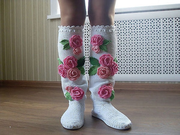 1. Вязаные сапожки
