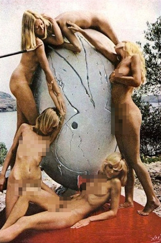 İşte 1973 yılında Salvador Dali'nin Tuhaf Playboy Photoshoot'ından Super Nadir Fotoğraflar!