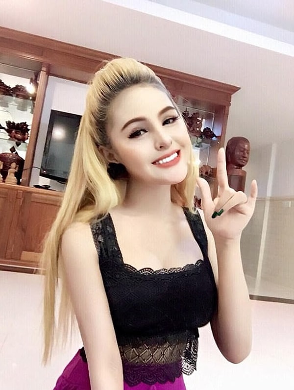 8. А глава дисциплинарного совета, Чемрон Ванта, рассказал, что мисс Кван была наказана за то, что нарушила письменное обещание, данное в прошлом мае — не носить откровенную одежду