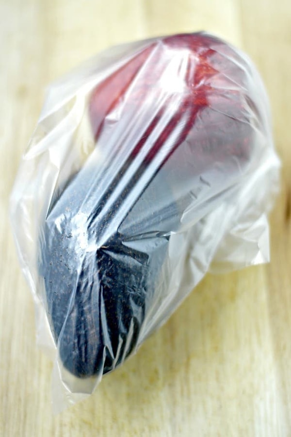 4. Храните авокадо в пакете с яблоками или бананами для его быстрого созревания.