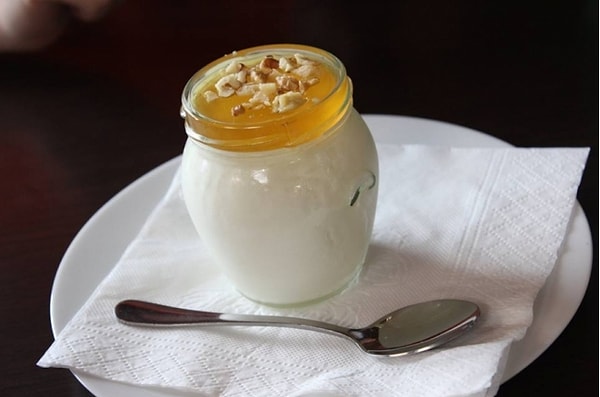 "Дом" предлагает туристам, путешествующим по Грузии, всевозможные блюда из этого кисломолочного продукта.