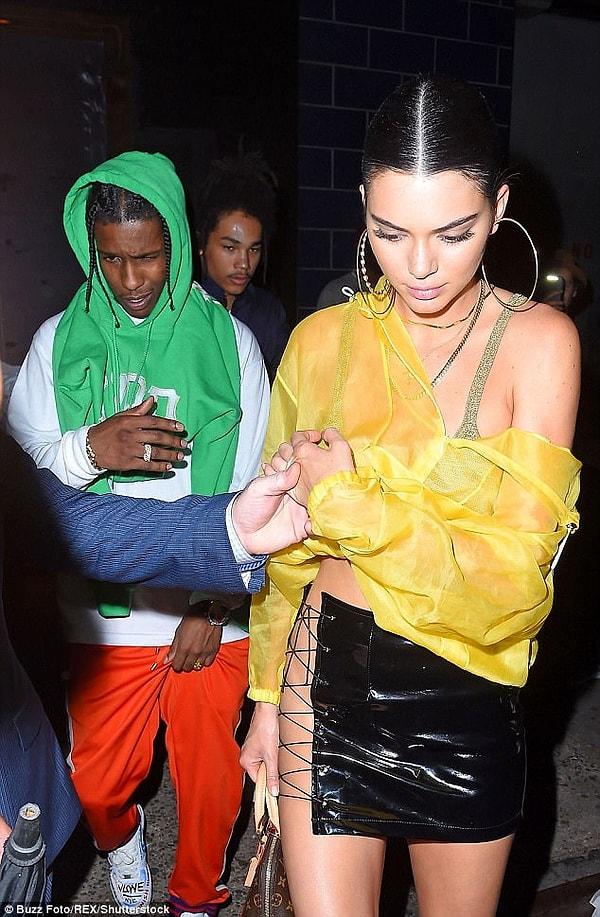 Kendall da rapçi sevgilisi A$AP Rocky ile Rihanna'nın MET Gala sonrası verdiği partiye birlikte geldi.
