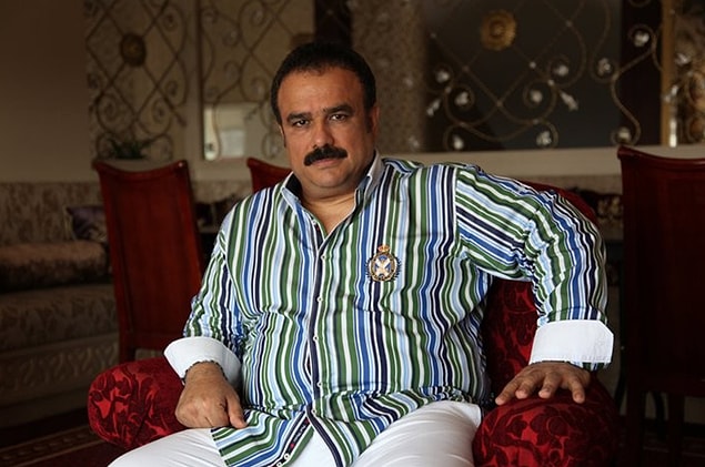 Dünyanın en sevimli türkücülerinden biri olduğuna emin olduğumuz Bülent Serttaş'ın doğal görünümü tam bir "Canım Eniştem"di hatırlarsanız.