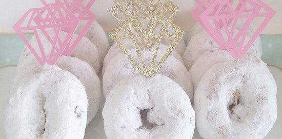 Прощаемся с холостяцкой жизнью! 13 идей оформления закусок для домашнего девичника