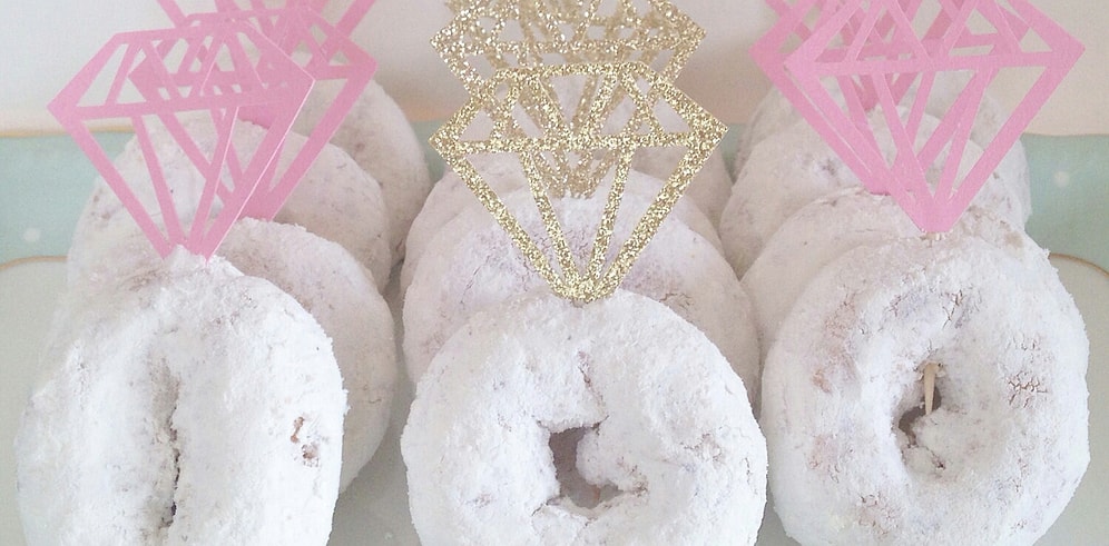 Прощаемся с холостяцкой жизнью! 13 идей оформления закусок для домашнего девичника