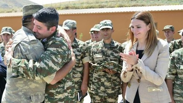 5. Bir asker ile evli ya da sevgili iseniz artık yüzlerce askerden oluşan ikinci bir aileniz vardır.