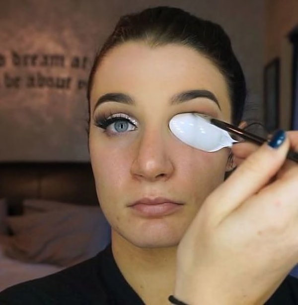 6. Макияж с помощью ложки